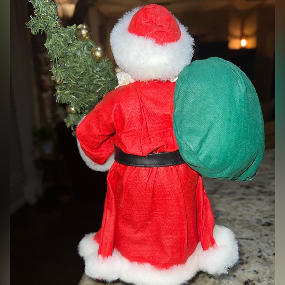 Kurt S Adler collectible Resin Santa With Christmas Tree & Present Bag - Picture 5 of 7